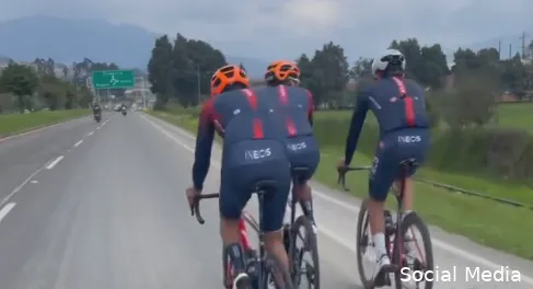 🎥 Bernal verrast fietsmaten met demarrage: 'Of ik ben niet slechter geworden, of zij niet beter'