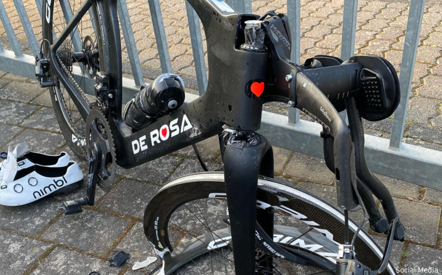 Walscheid deelt 'surrealistische' foto van fiets na aanrijding: 'Engeltje op mijn schouder gehad'