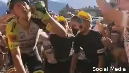 Alpe d'Huez-chaos: Van der Hoorn drinkt biertje, kippenvel Van Baarle, Van Aert had motor bij zich