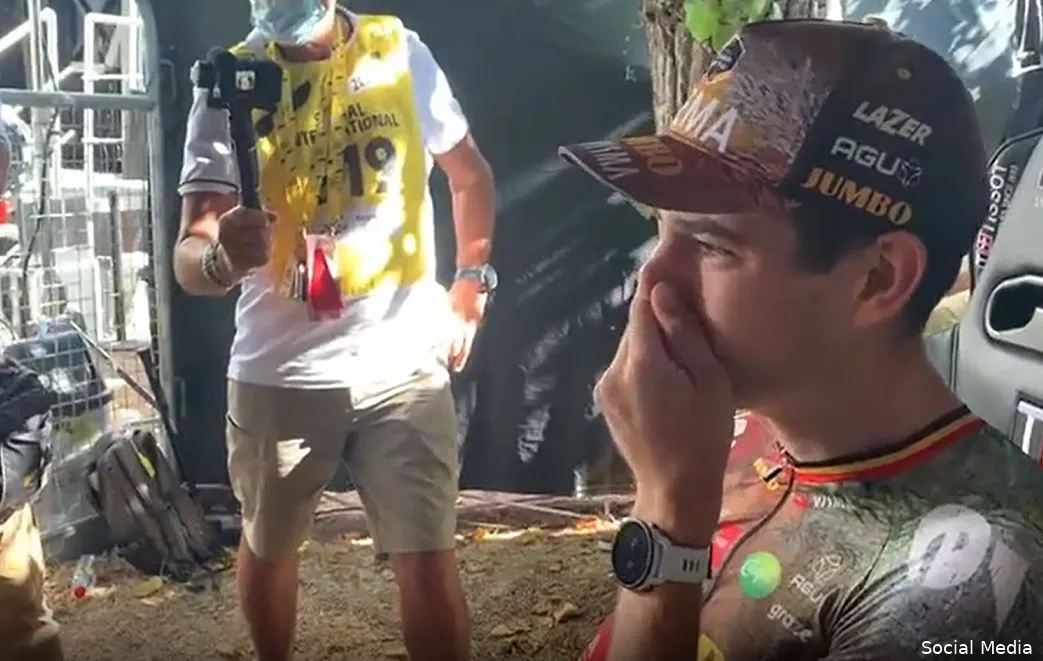 🎥 Volop tranen bij Van Aert na derde ritzege in de Tour en eindzege Vingegaard: 'Ik ben super moe'