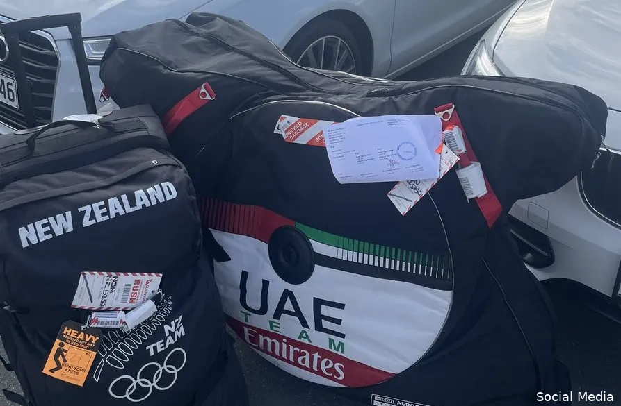 Update | George Bennett heeft fiets en spullen op tijd terug en de dank is groot: 'Legendes!'