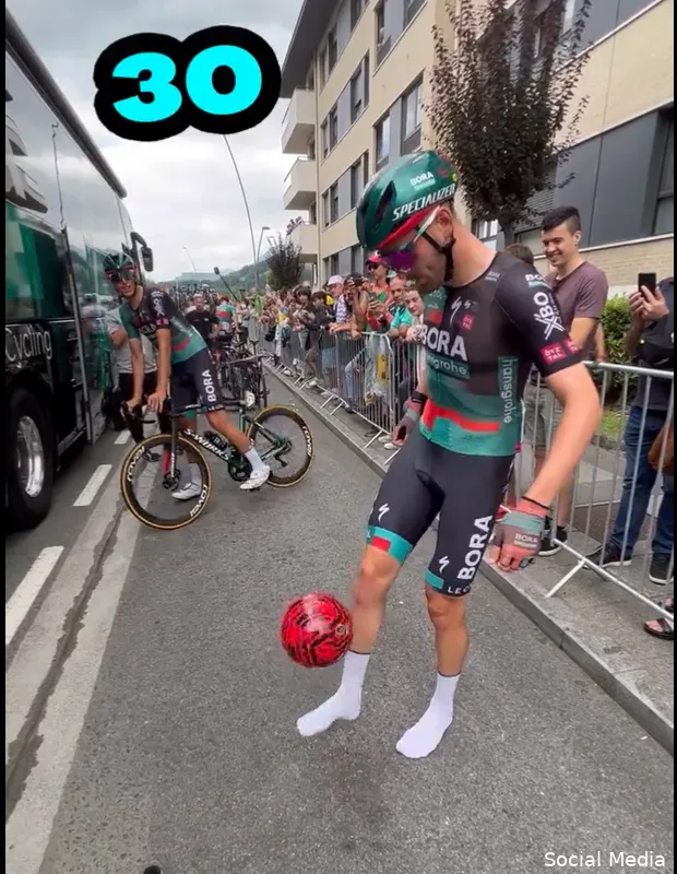 🎥 Is het Jordi Meeus of Jordi Messi? BORA-hansgrohe-sprinter toont zich 'hooghoudkampioen van het peloton'