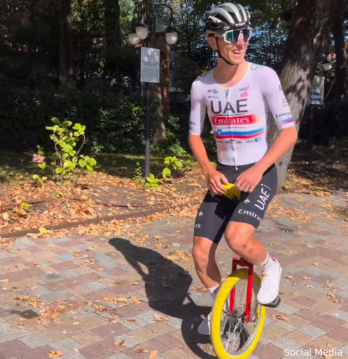 🎥 HAHA! Pogacar bereidt zich op eenwieler voor op Giro dell'Emilia: 'Warming-up voor de San Luca'