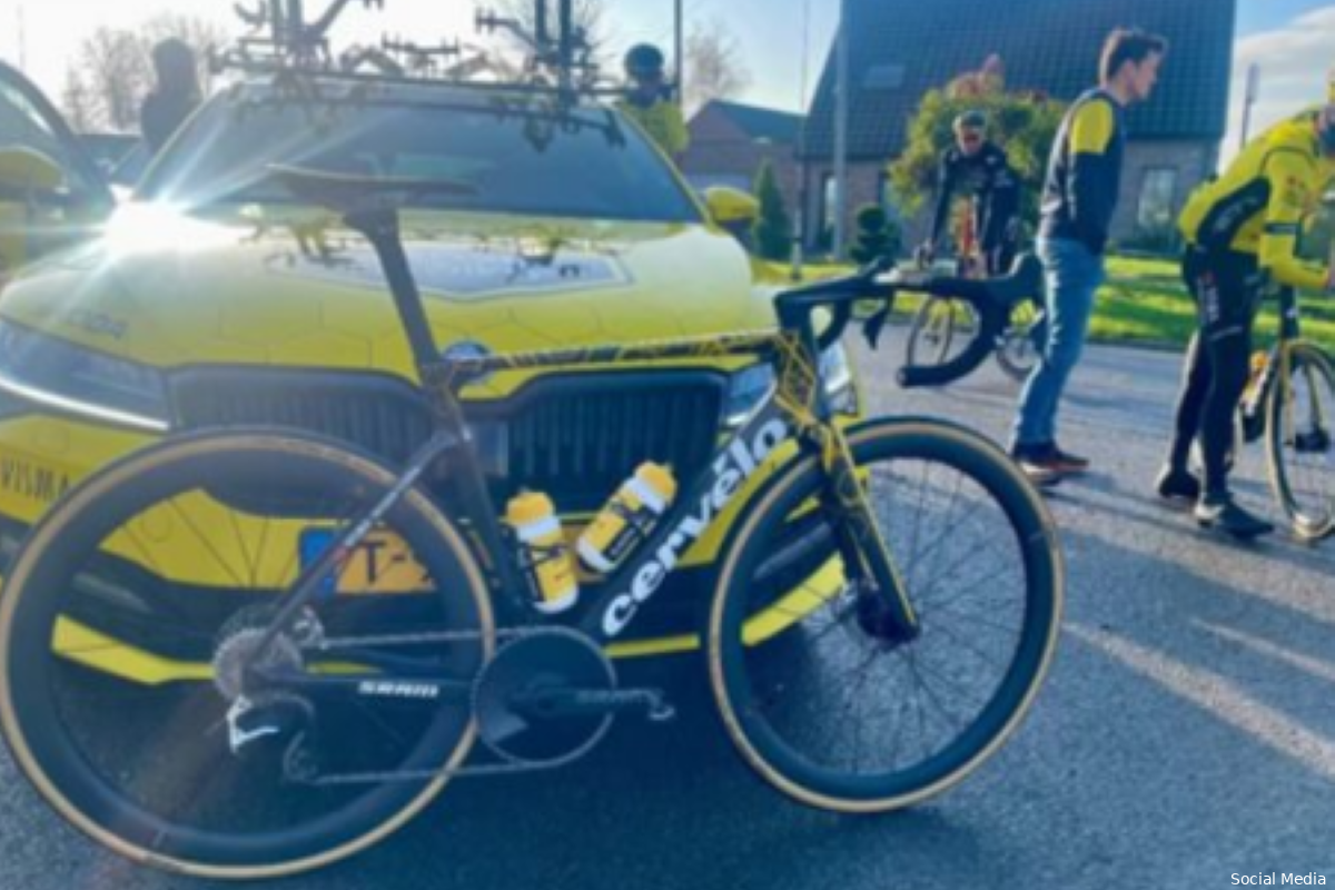 Van Aert - net als Head of Equipment - overtuigd van mechanisch snufje: 'Onder de indruk van hoe het werkt'