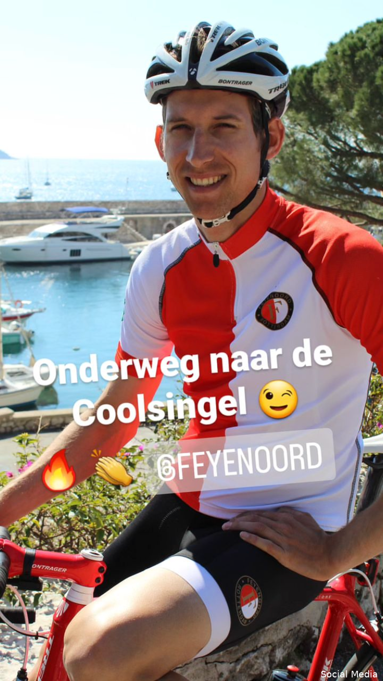 'Restday-vibes' in Giro-peloton: DSM speelt cricket, Bauke Mollema op en neer naar Rotterdam