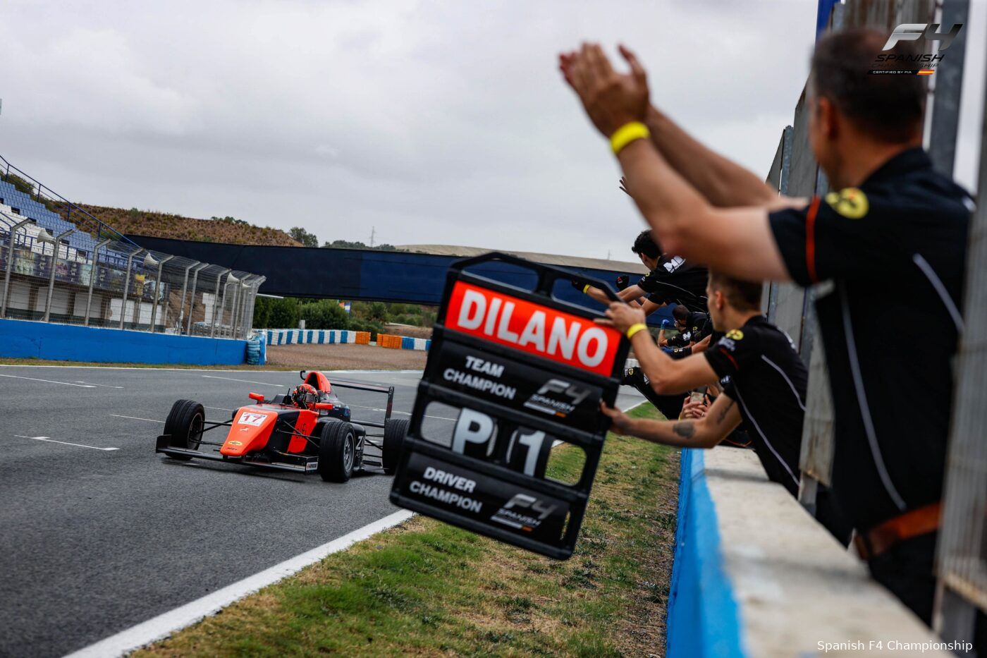 F4-kampioen Van ‘t Hoff wekt interesse van topteams: ‘De Formule 1 halen is mijn doel’