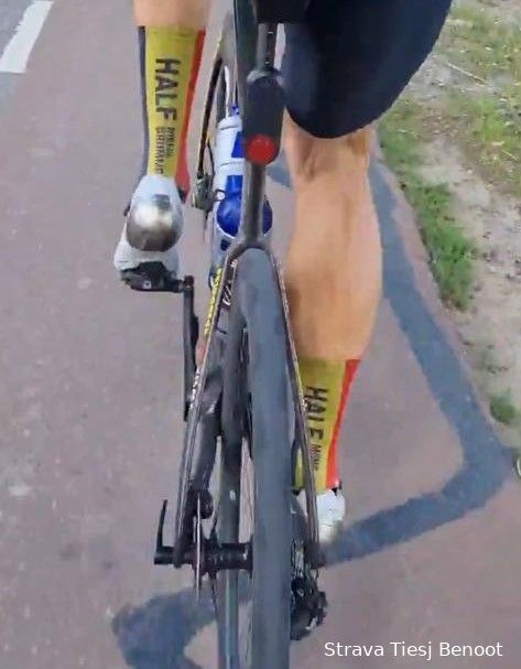 Ondertussen in het peloton | Van der Poel direct verliefd op nieuwe gravelfiets, Van Aert zeeziek