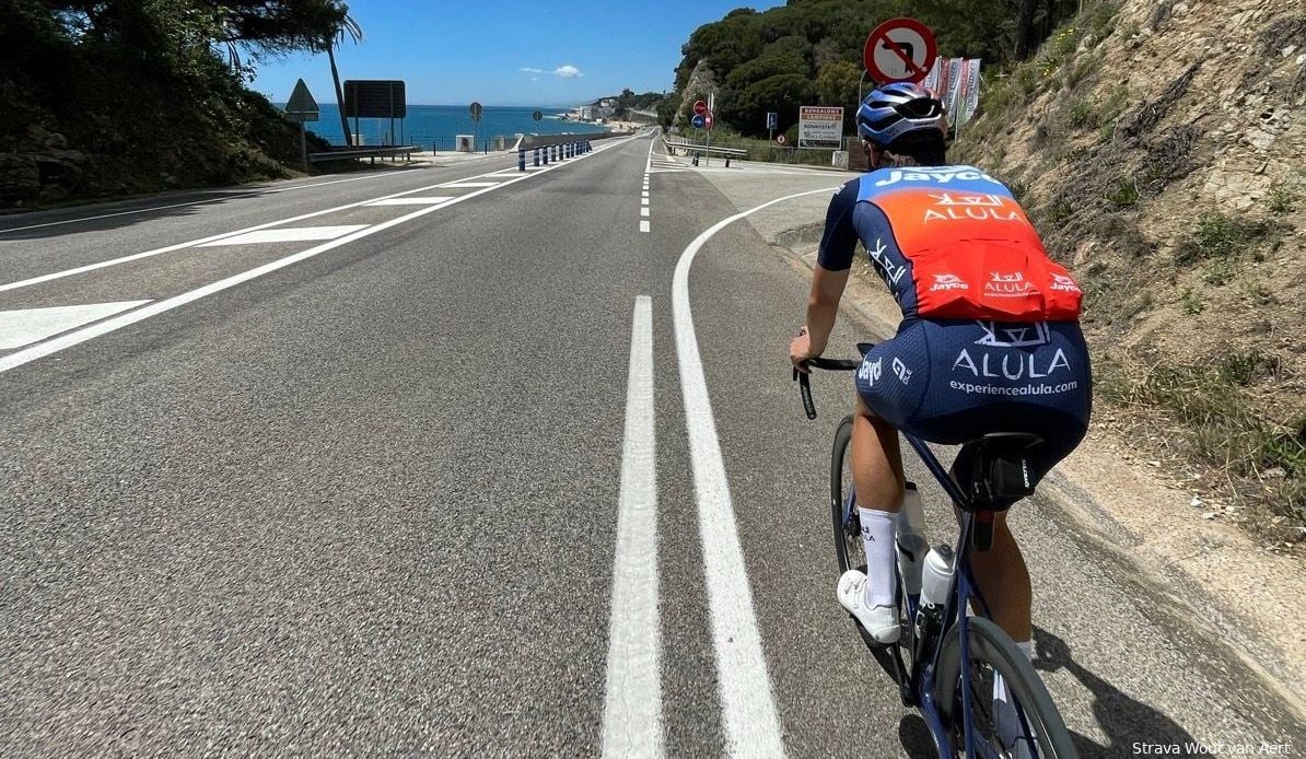 Gespot op Strava: 'Van Aert is klaar', klinkt het na zware periode wandelen, mountainbiken én Spaanse stage