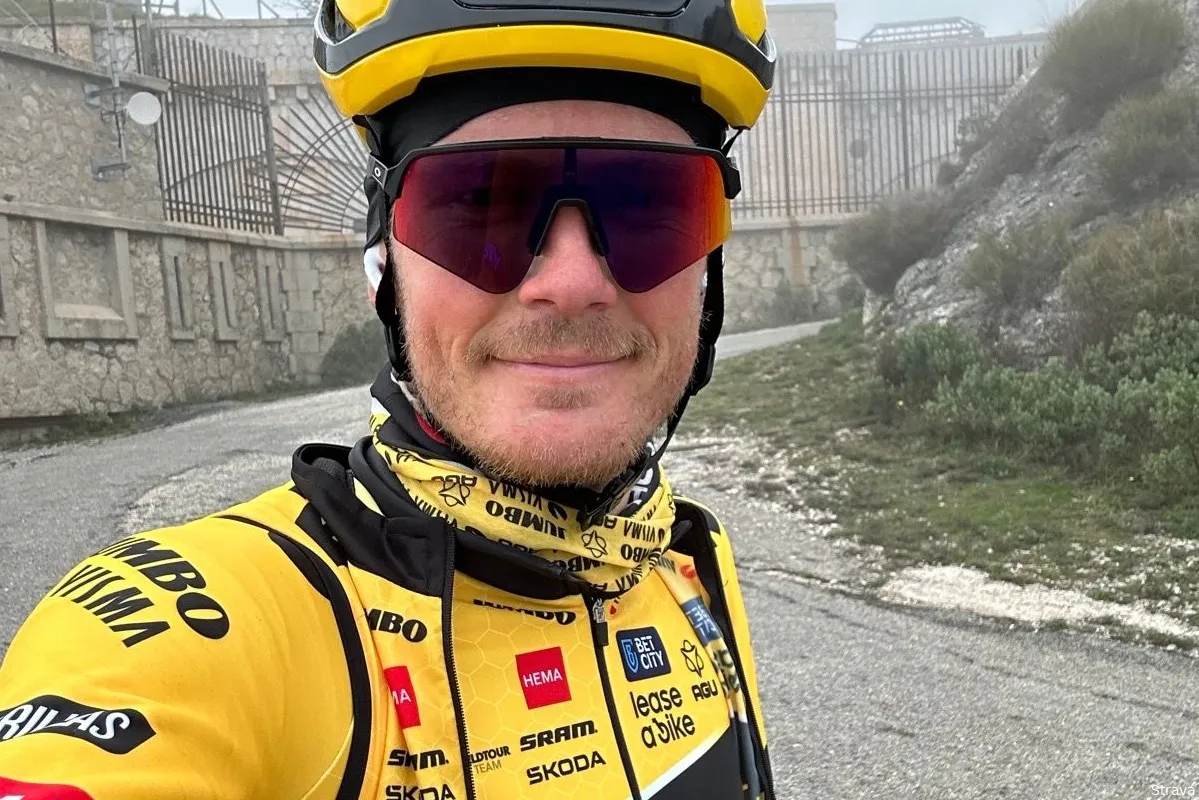 Gespot op Strava: Dylan van Baarle kiest bij Jumbo-Visma voor andere opbouw (en fietst al hárd!)