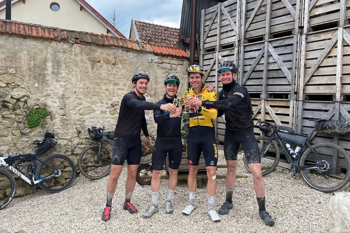 Gespot op Strava: Hoezo rustperiode? Van Aert banjert met vrienden in drie dagen richting Champagne