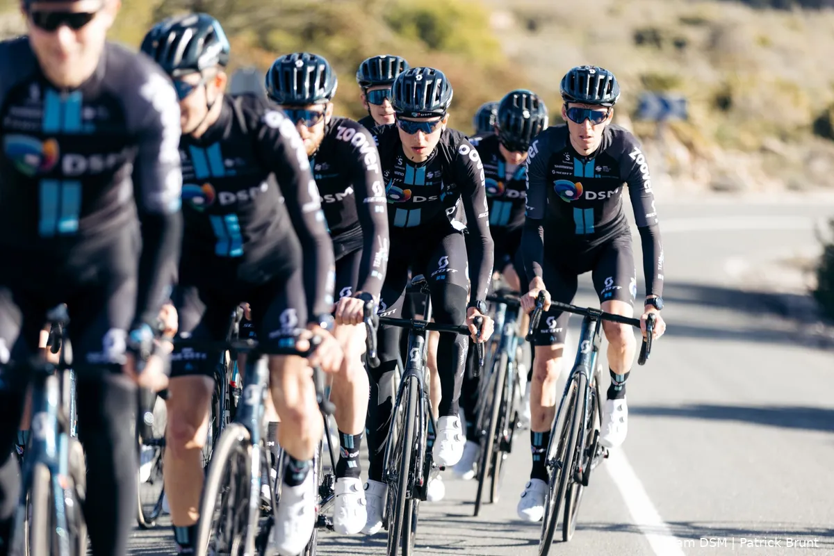 Bardet wil 'dag voor dag beter worden', Hindley verliest tijd maar is tevreden