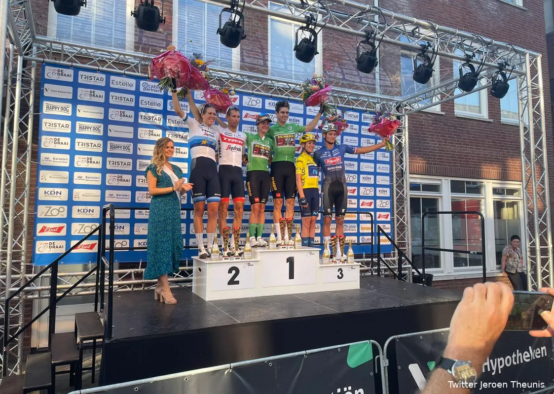 Ondertussen in het peloton | Van Aert en Vos verslaan Van der Poel en Van Vleuten in koppeltijdrit