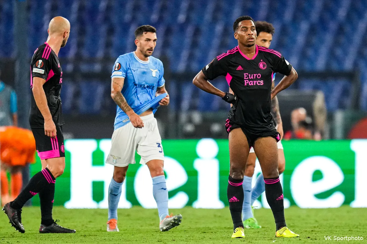 Pijnlijke eerste helft: ''Je wordt helemaal weggespeeld''