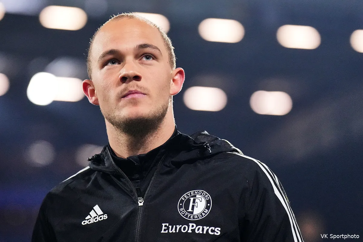 Feyenoord zegt formeel vier aflopende spelerscontracten op
