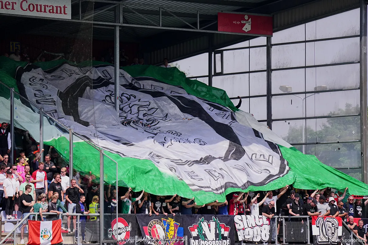 Supporters zingen Slot toe: ''Arne in de Champions League!''