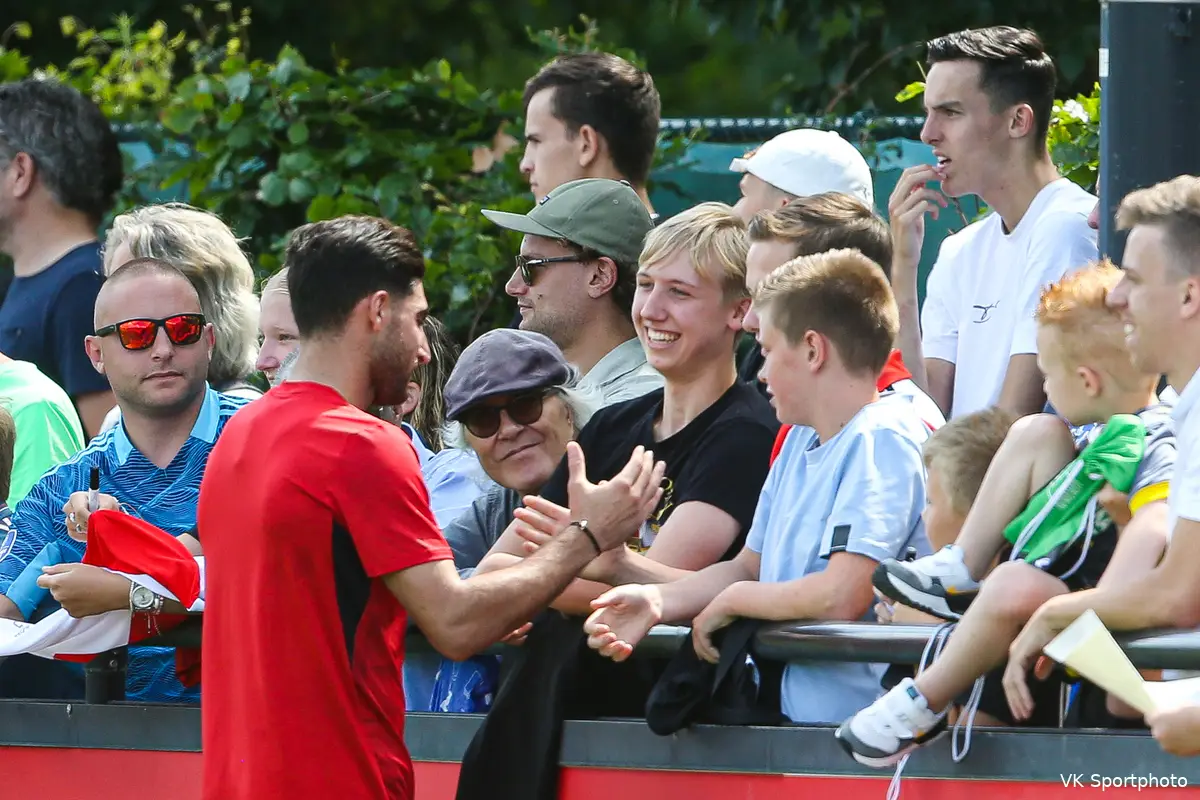 Feyenoord leeft: trainingscomplex gesloten vanwege drukte