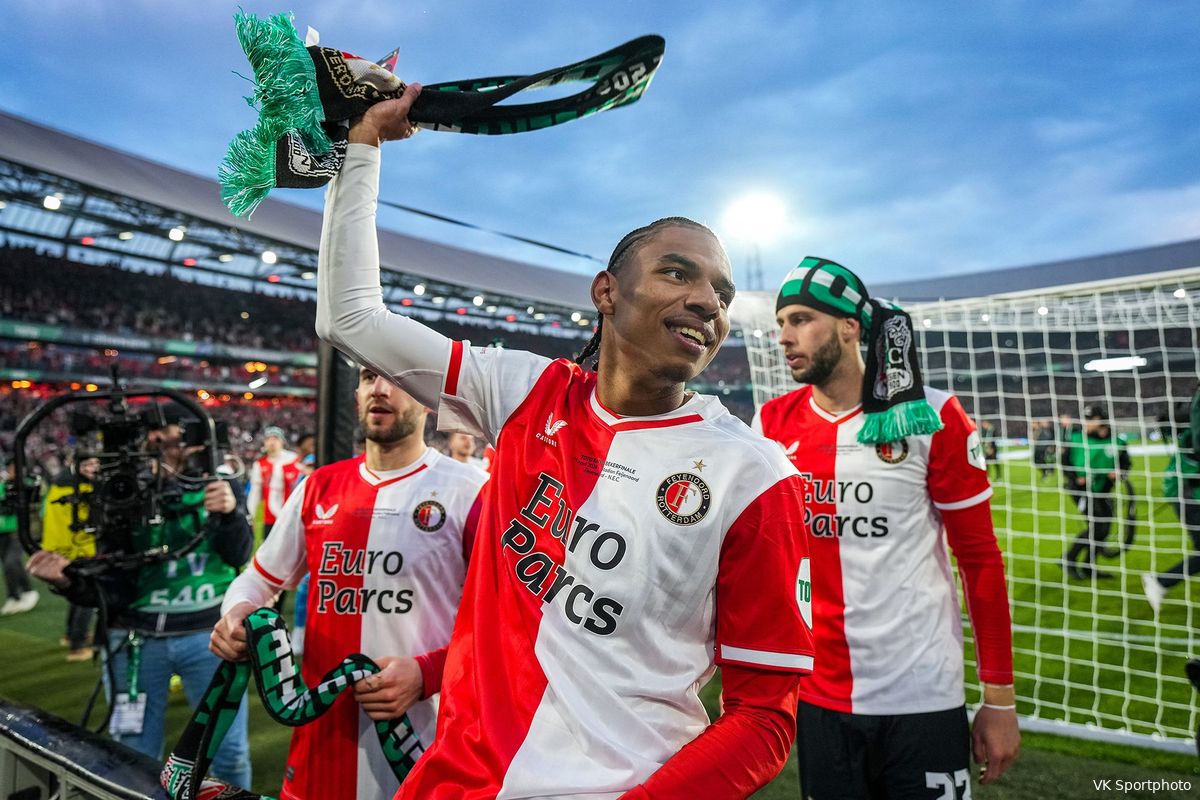Stengs dolblij: ''Mijn eerste prijs in Nederland en met Feyenoord''