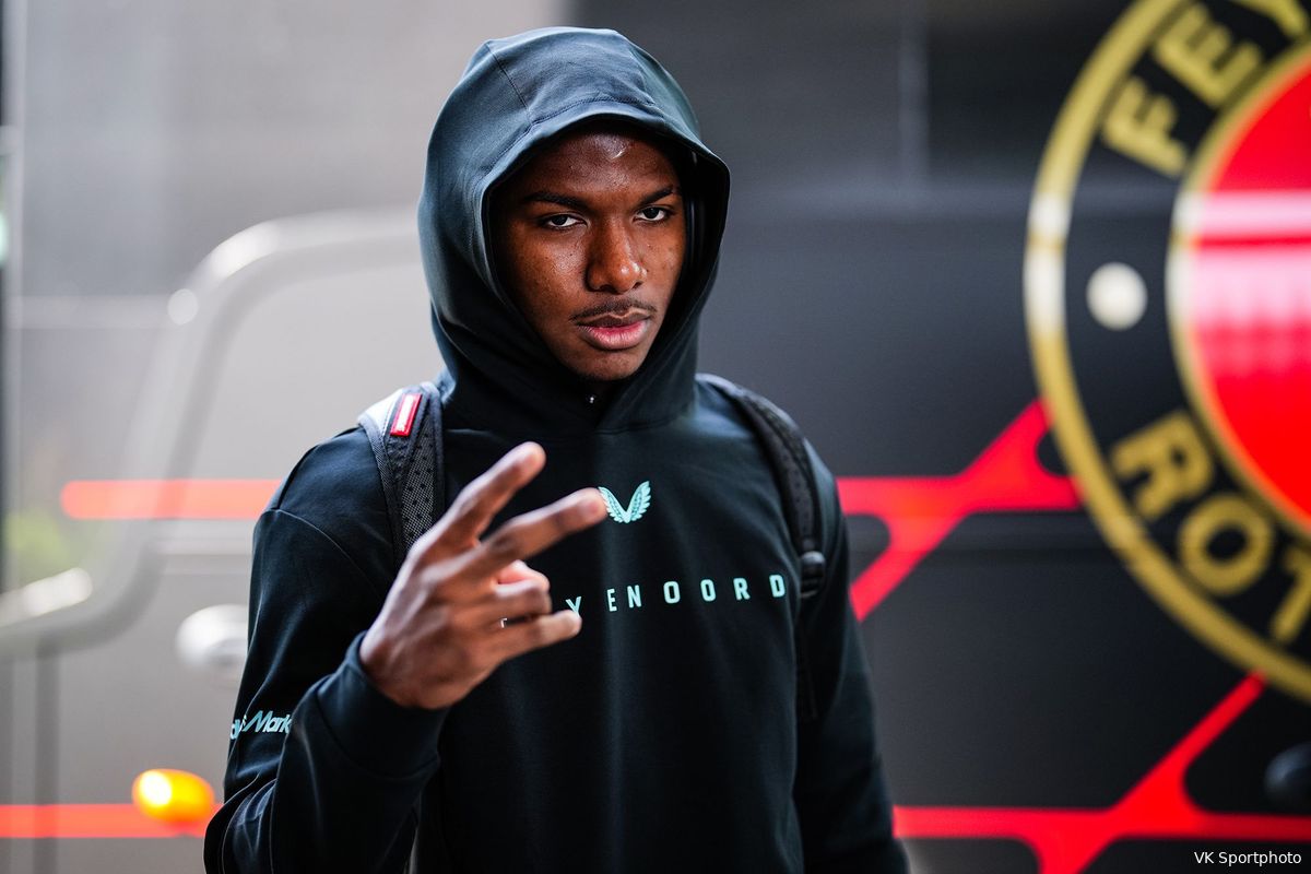 Mitchell moet wennen bij Feyenoord: ''Het heeft me moeite gekost''