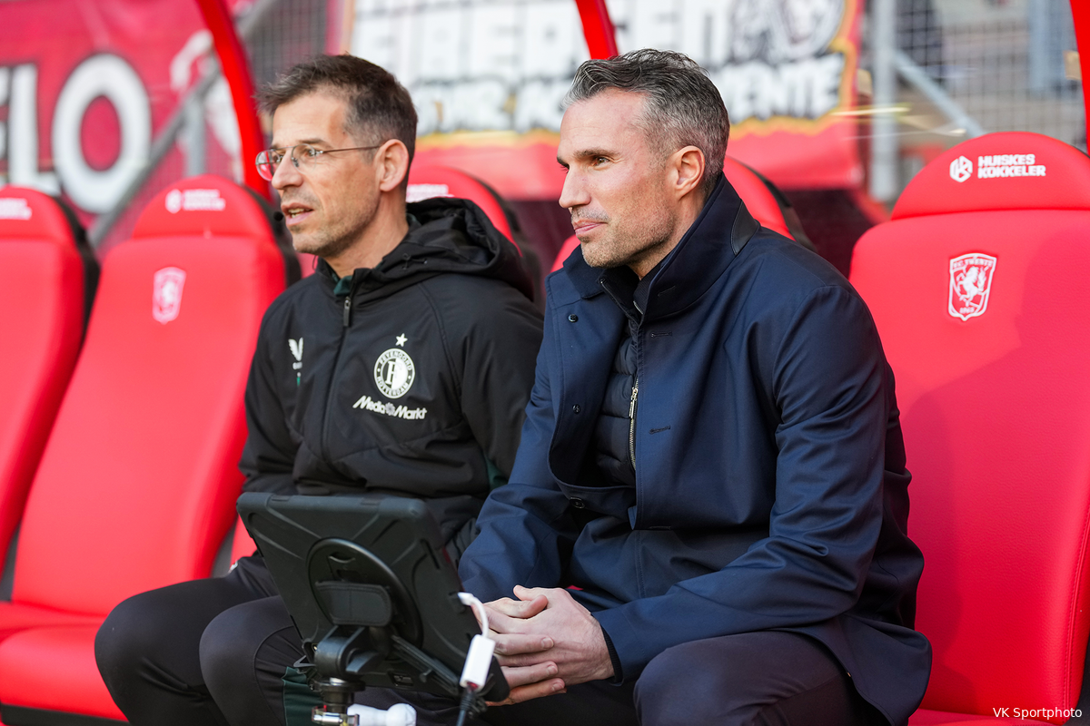 Van Persie ziet twee middenvelders stappen maken in hun herstel