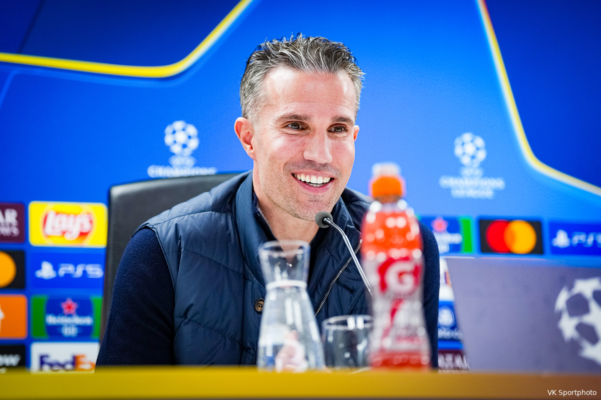Van Persie: "Dat gaat ons niet veel aan, want wij waren er wel heel blij mee"