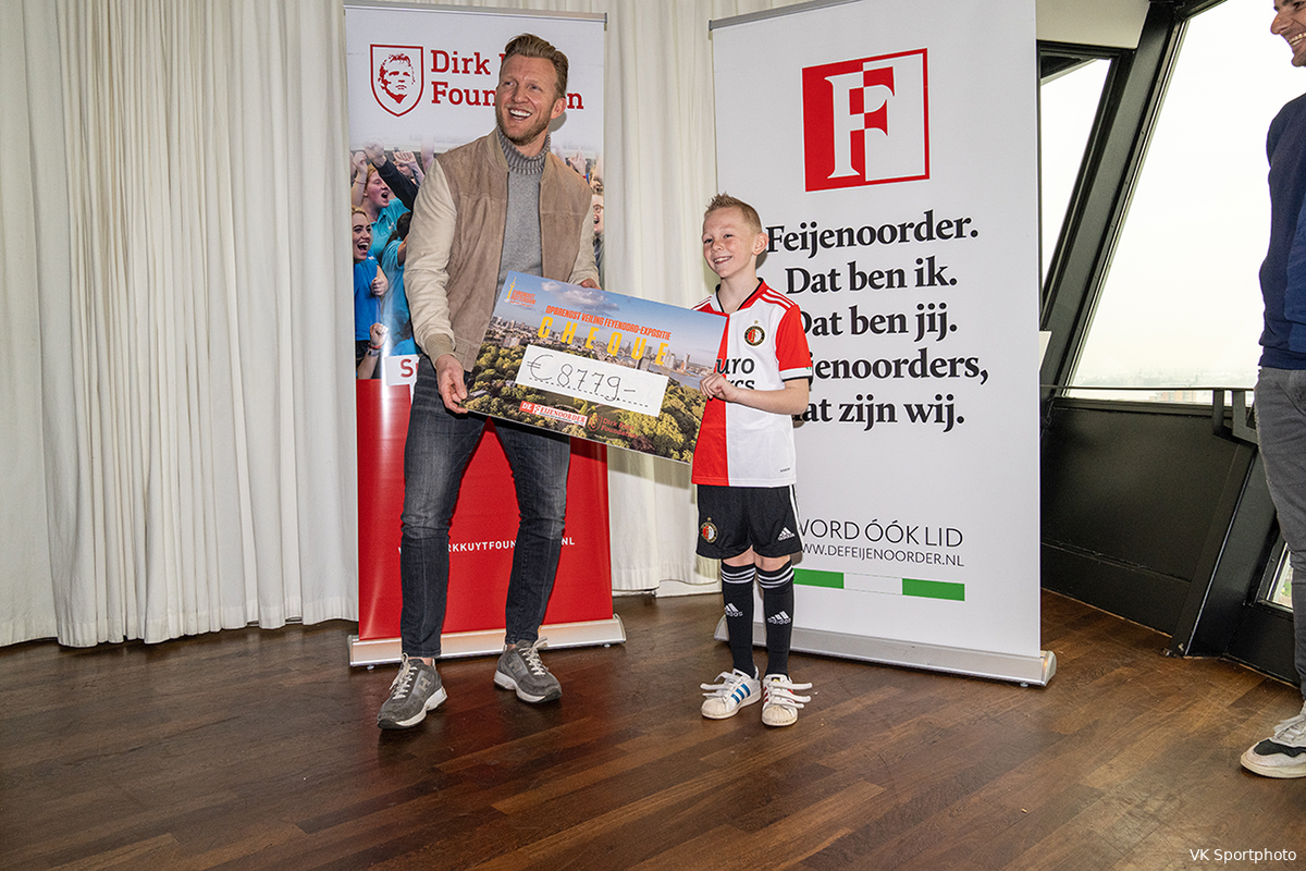 Historische Feyenoord-foto's leveren Kuyt Foundation bijna 9.000 euro op