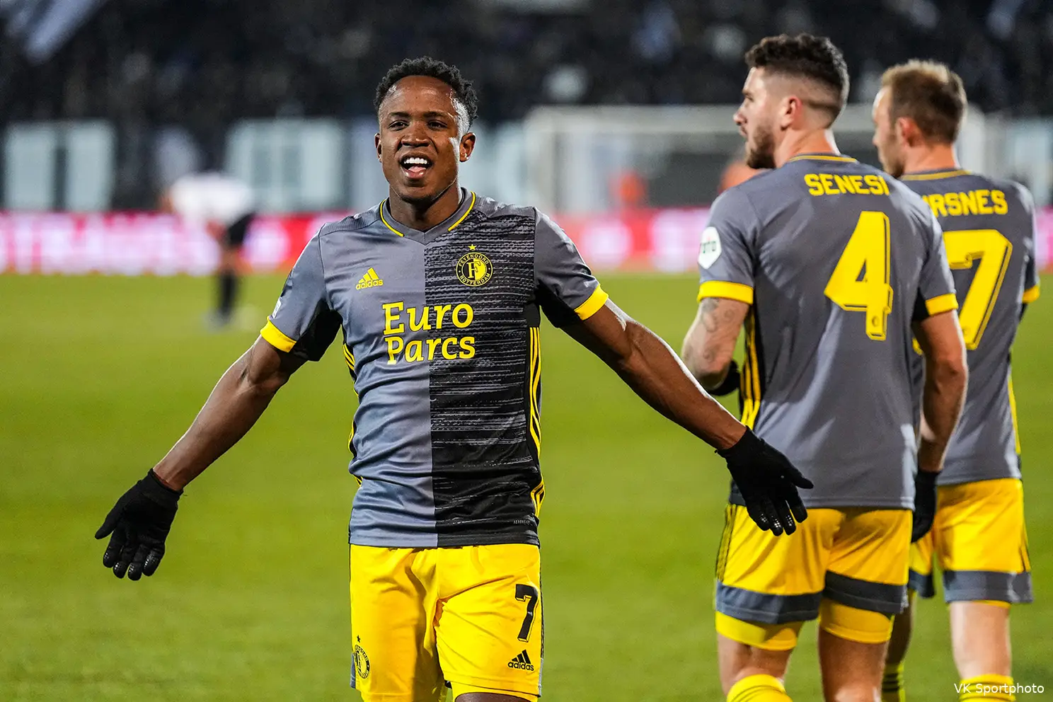 Feyenoord zet grote stap met doelpuntenregen in Belgrado