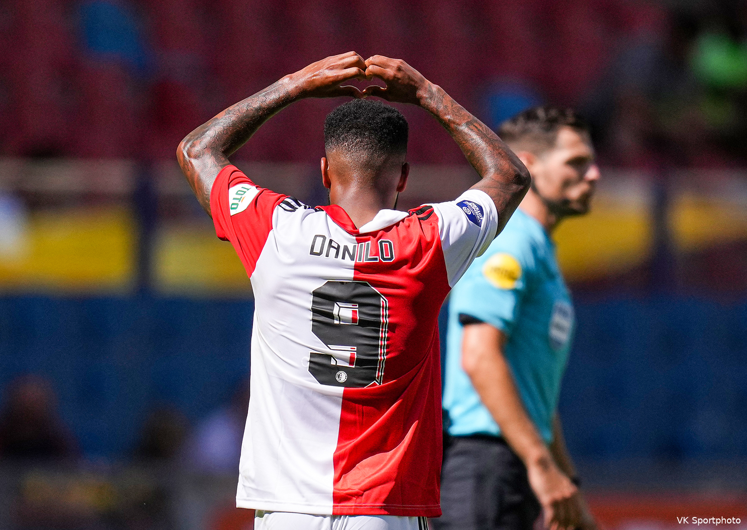 Feyenoord begint nieuw seizoen met spectaculaire zege op Vitesse