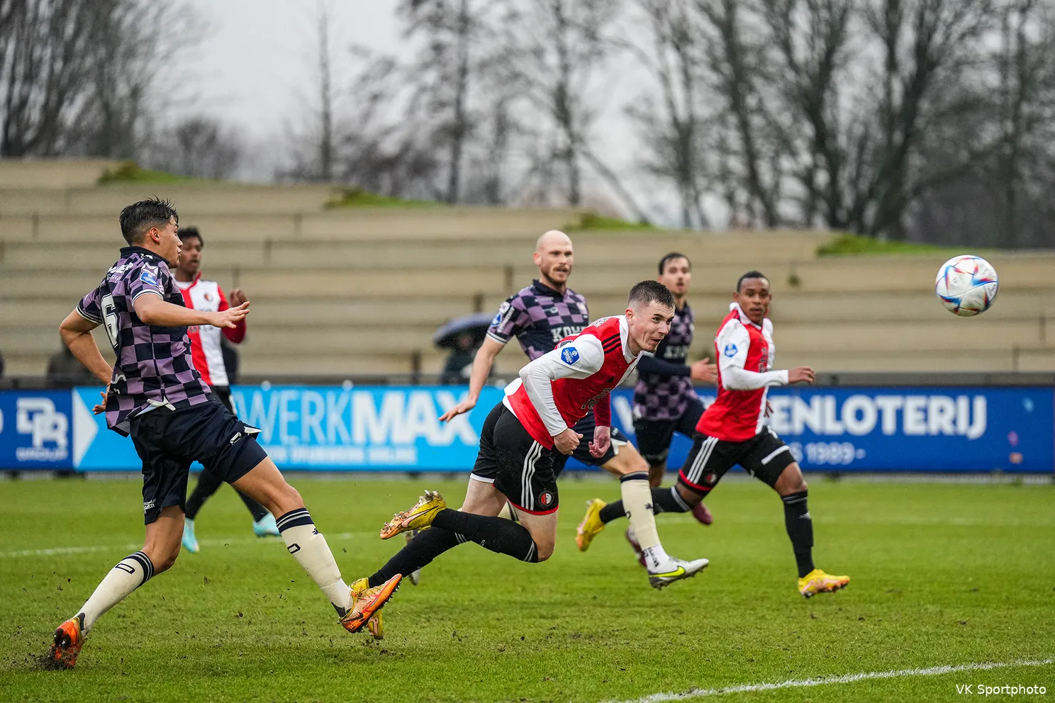 Basisploeg Feyenoord overtuigend langs Go Ahead Eagles