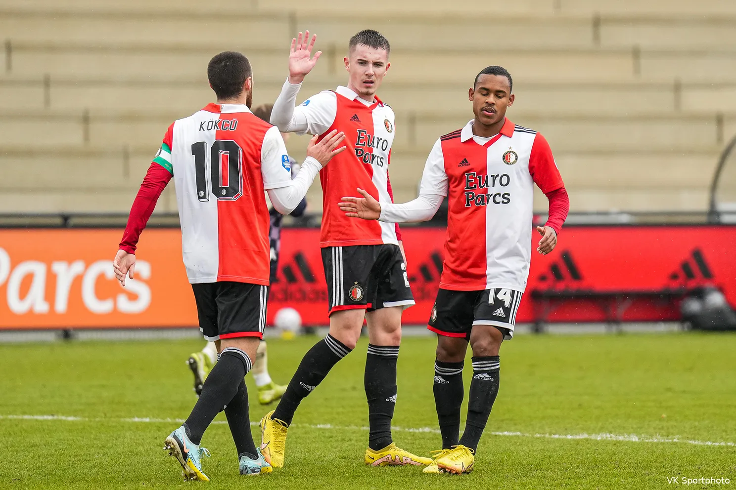 Basisploeg Feyenoord overtuigend langs Go Ahead Eagles