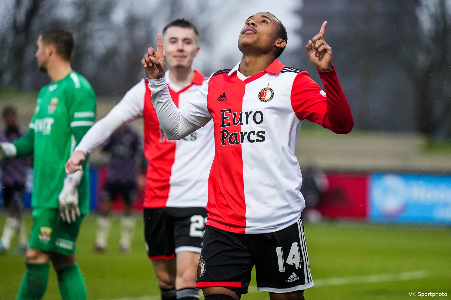 Basisploeg Feyenoord overtuigend langs Go Ahead Eagles