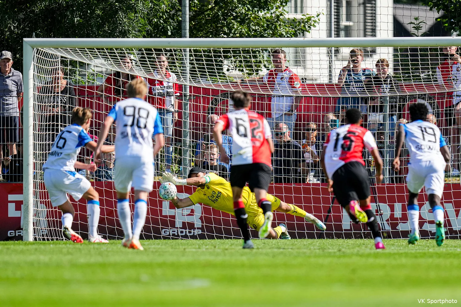 Feyenoord maakt met internationals indruk tegen Club Brugge