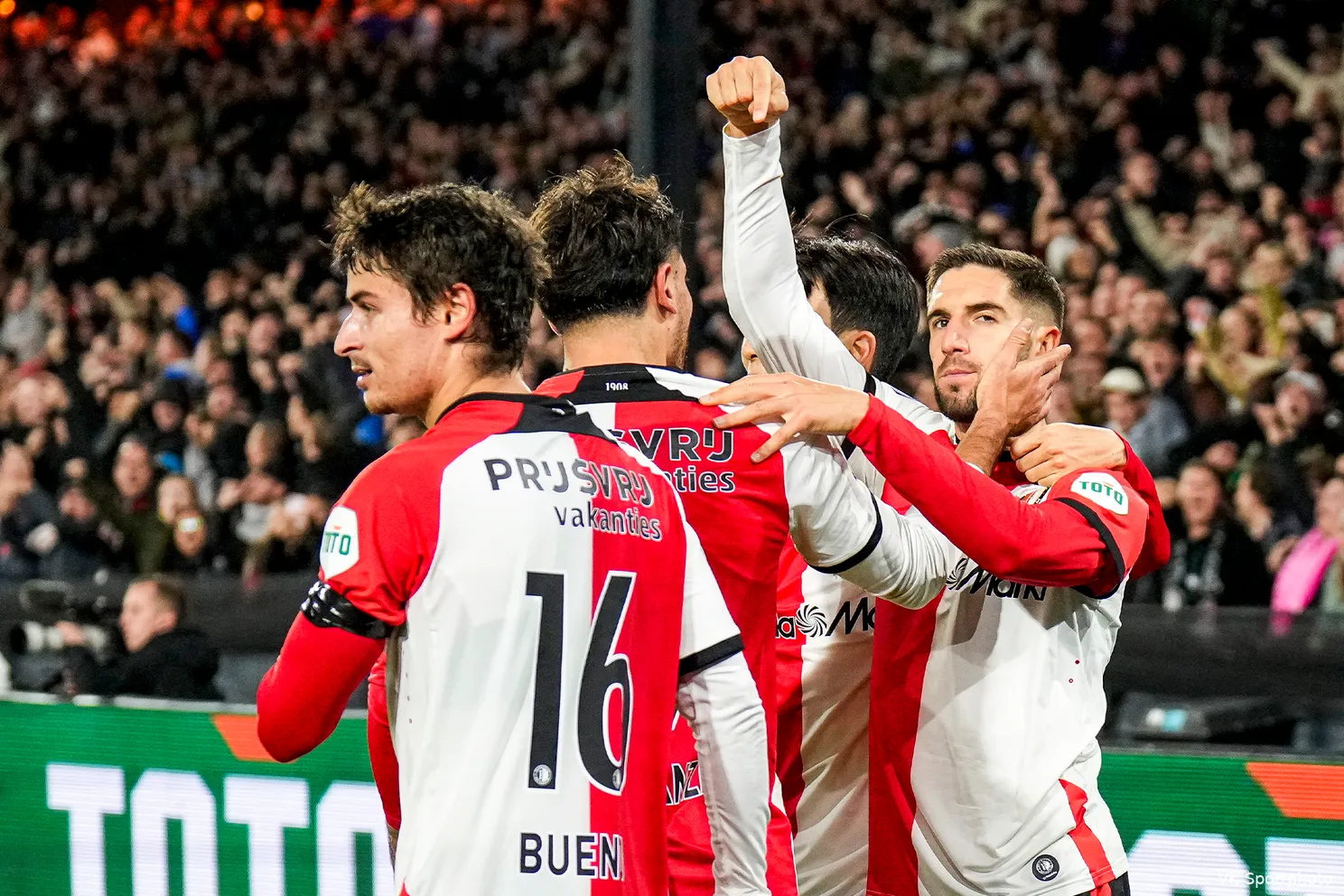 Ivanušec trefzeker voor Feyenoord tijdens overwinning op AZ