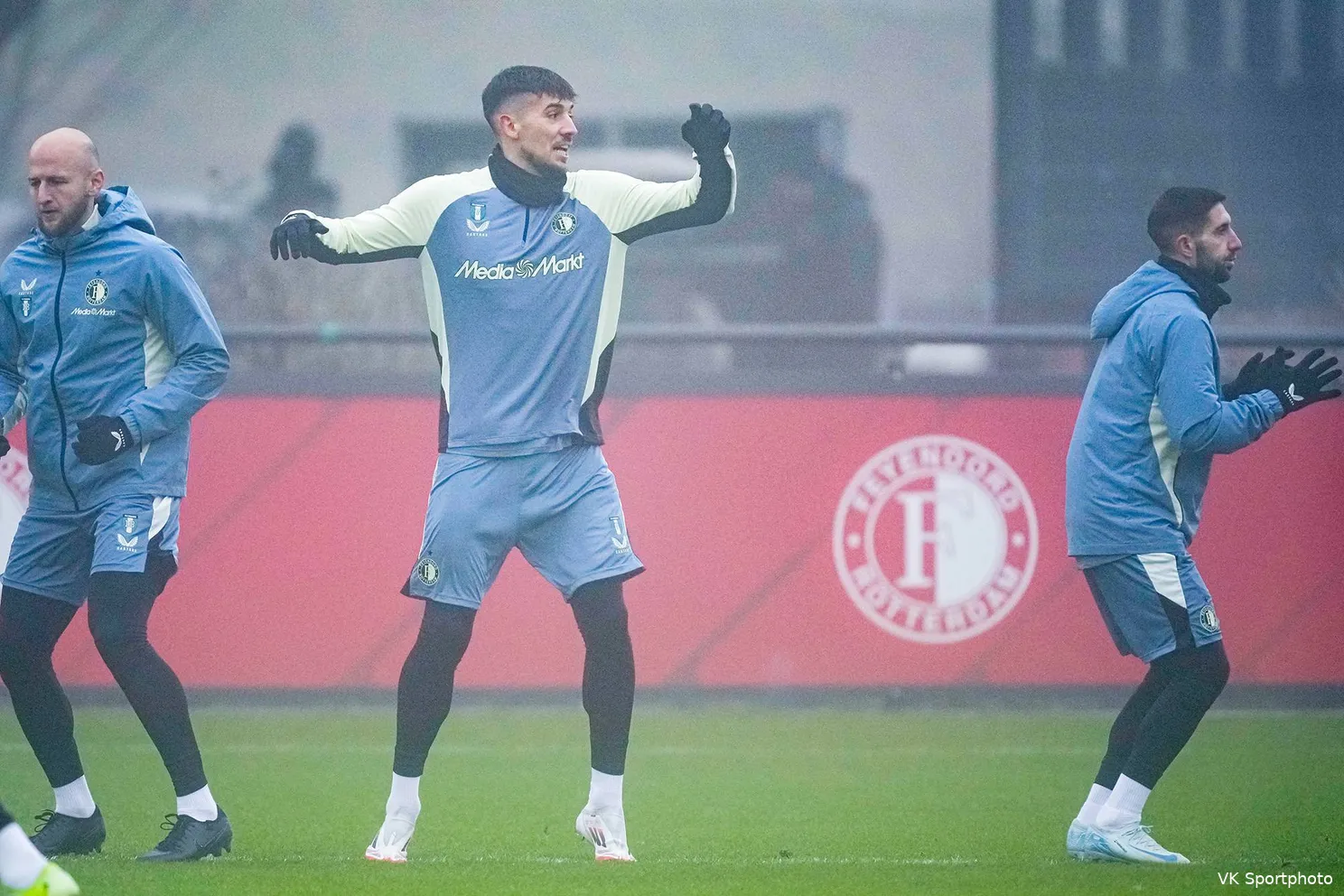 De foto's: Moder meldt zich voor het eerst op trainingsveld Feyenoord