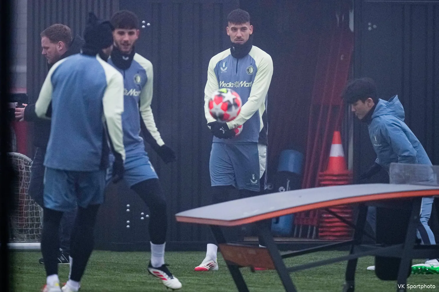 De foto's: Moder meldt zich voor het eerst op trainingsveld Feyenoord