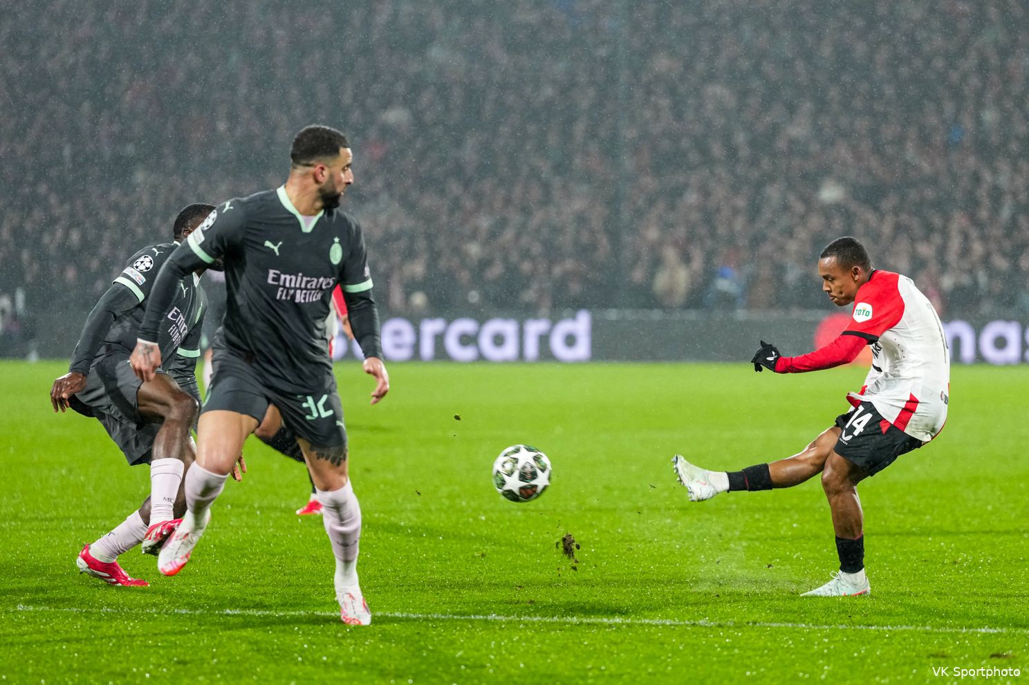 Feyenoord wint met Bosschaart aan het roer van AC Milan