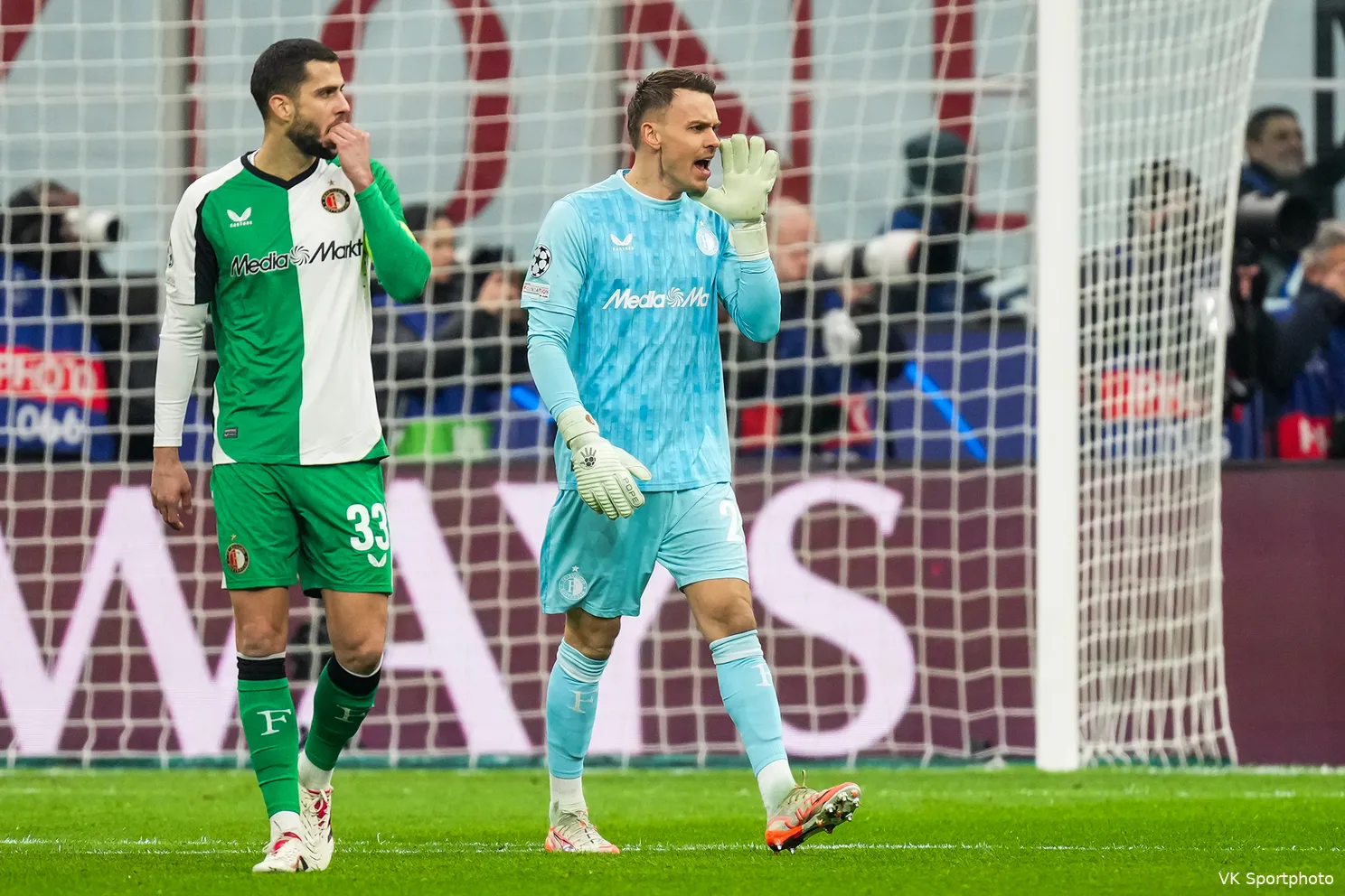 Feyenoord knokt zich naar achtste finales na strijd in San Siro