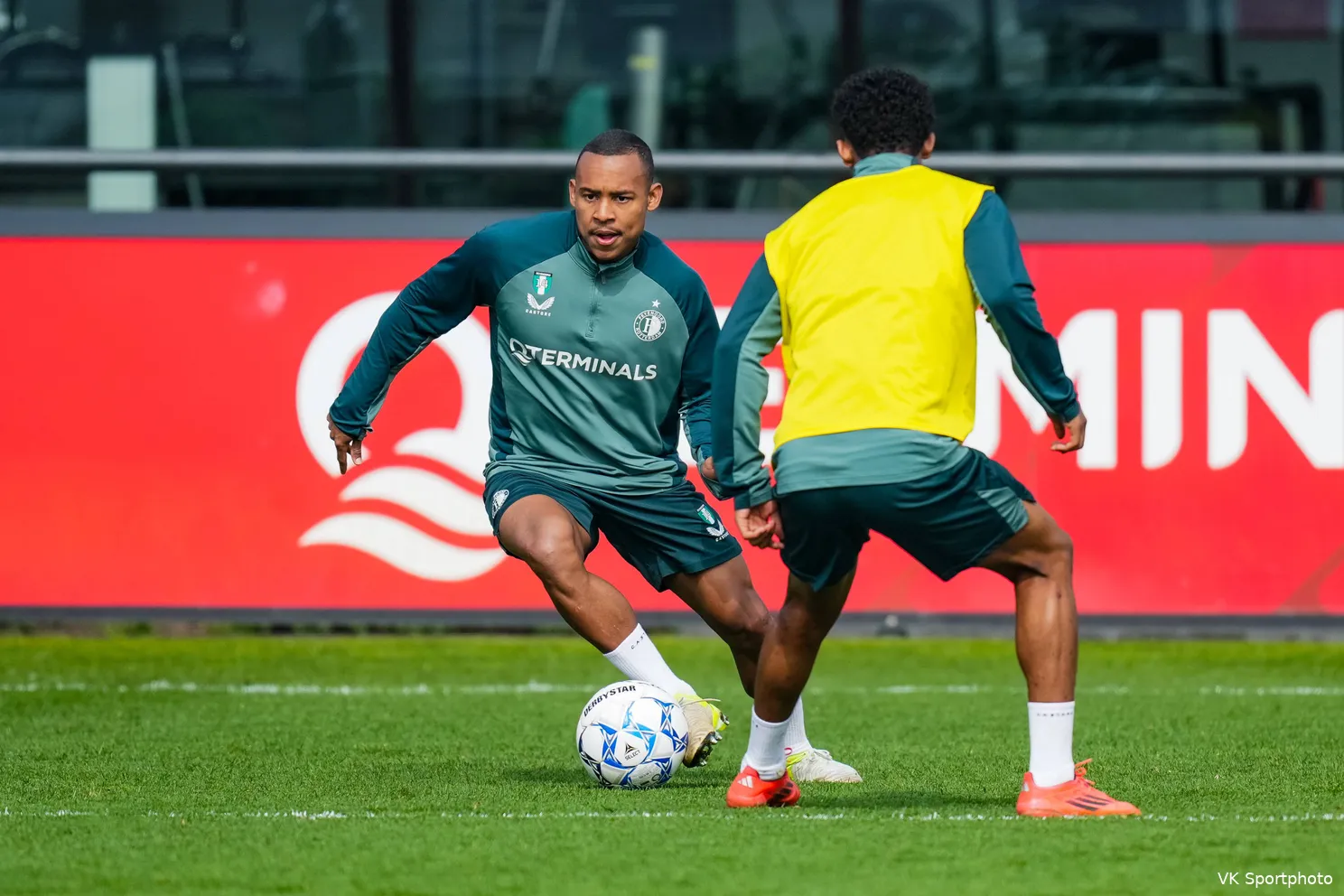 Van Persie ziet selectie steeds fitter worden richting Eredivisie-hervatting