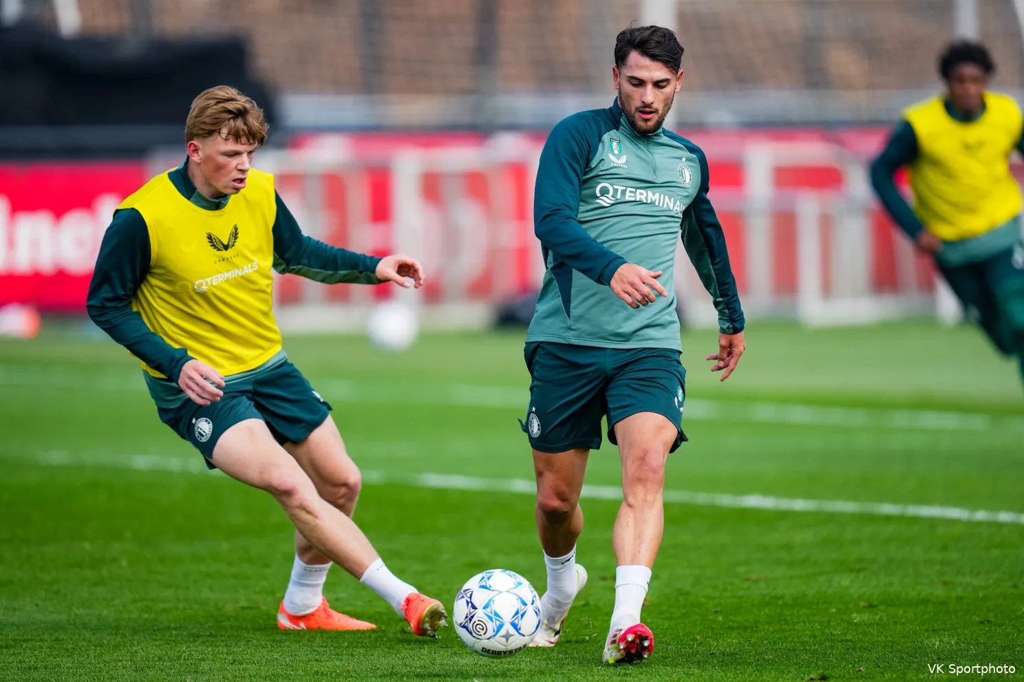 Van Persie ziet selectie steeds fitter worden richting Eredivisie-hervatting