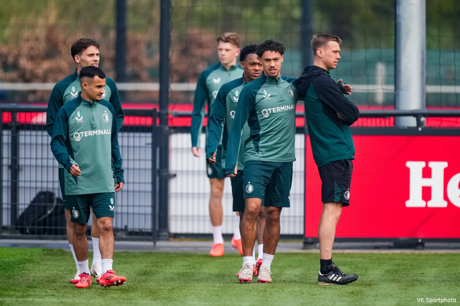 Van Persie ziet selectie steeds fitter worden richting Eredivisie-hervatting