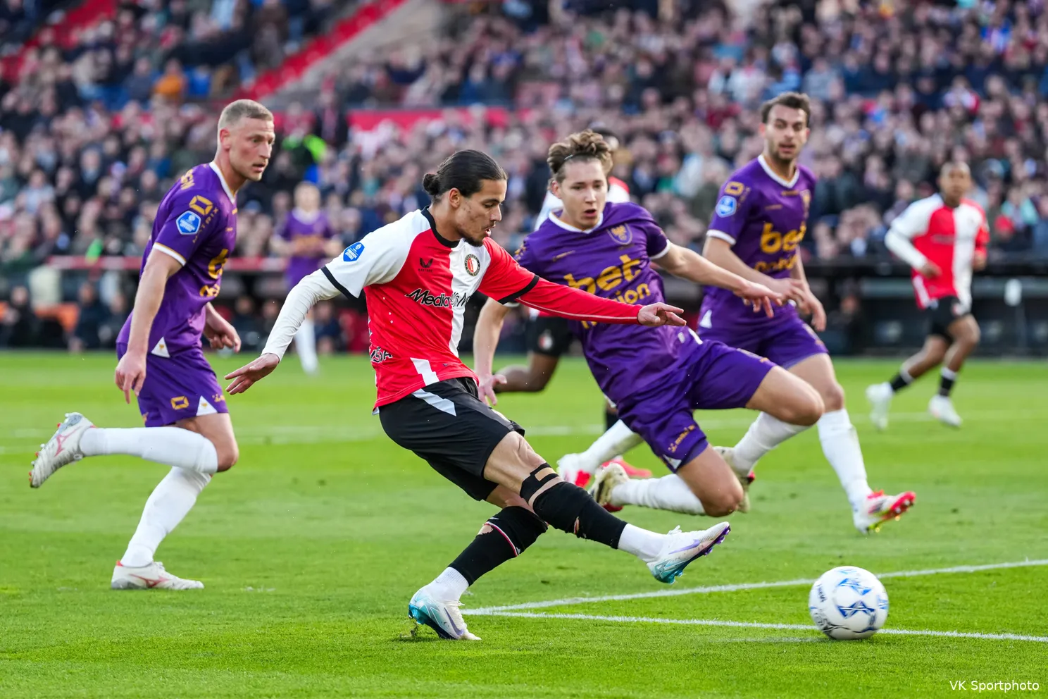 Feyenoord boekt enorm belangrijke overwinning op Go Ahead Eagles