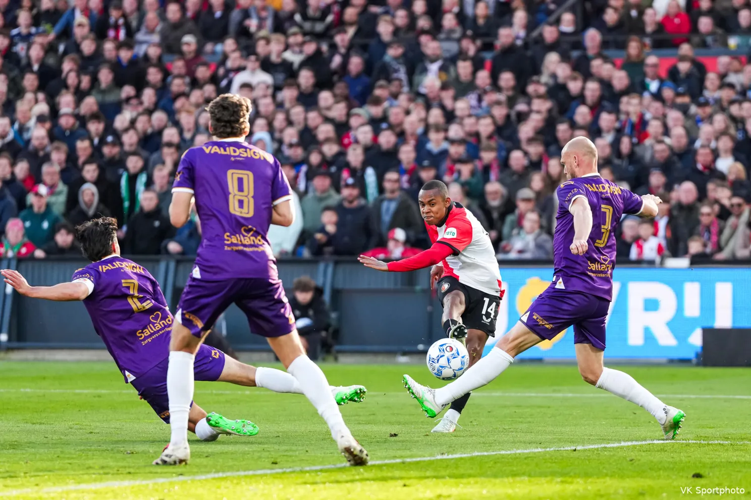 Feyenoord boekt enorm belangrijke overwinning op Go Ahead Eagles