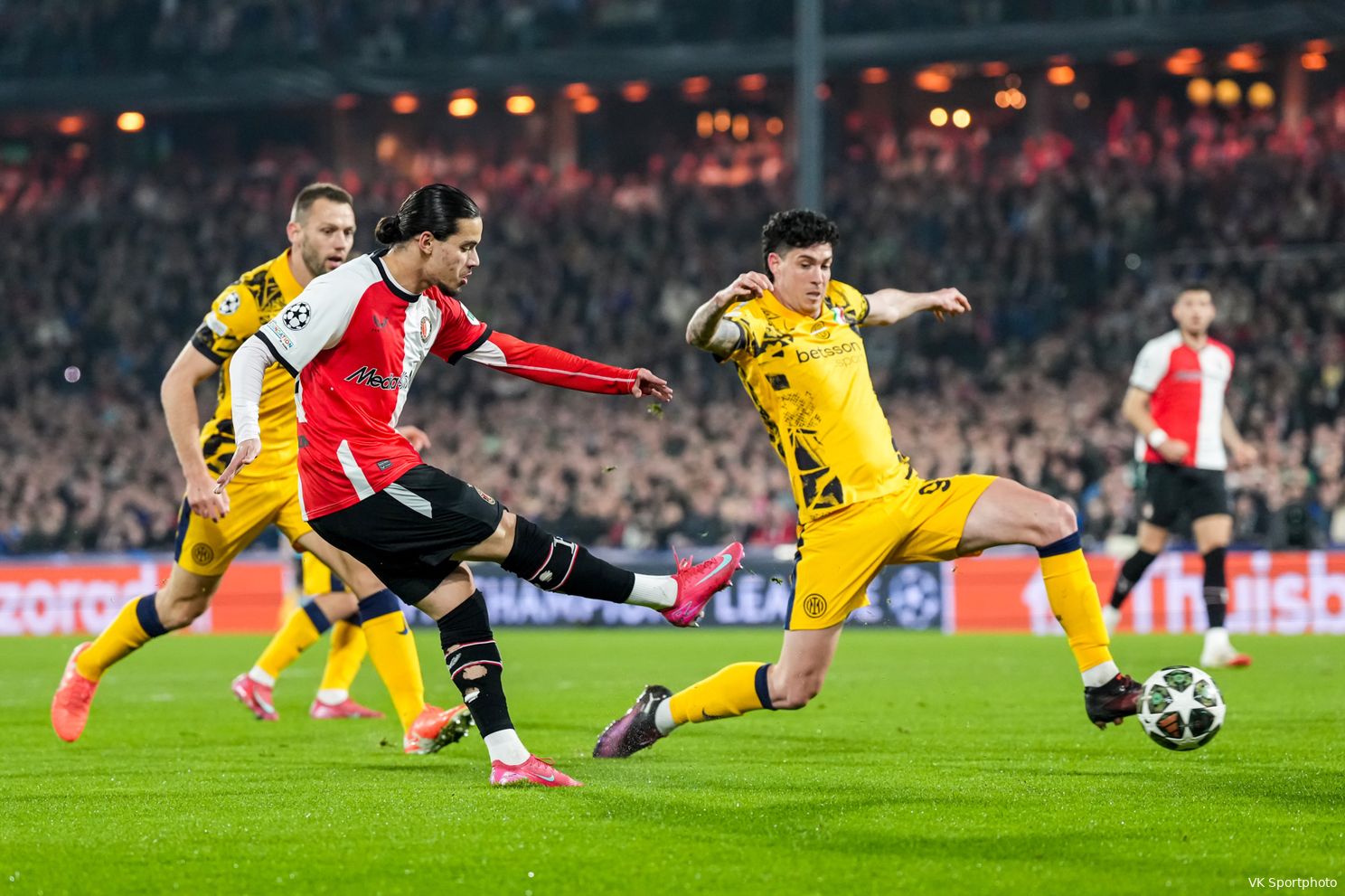 Feyenoord verliest eerste duel in achtste finale tegen Inter