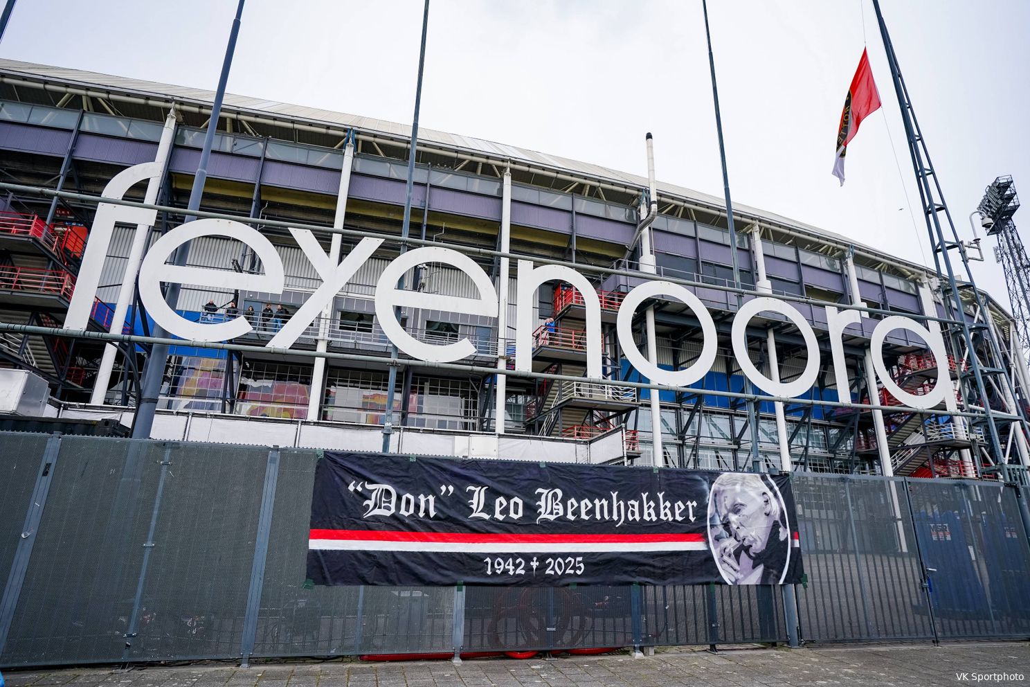 Video: Het Legioen neemt afscheid van Leo Beenhakker