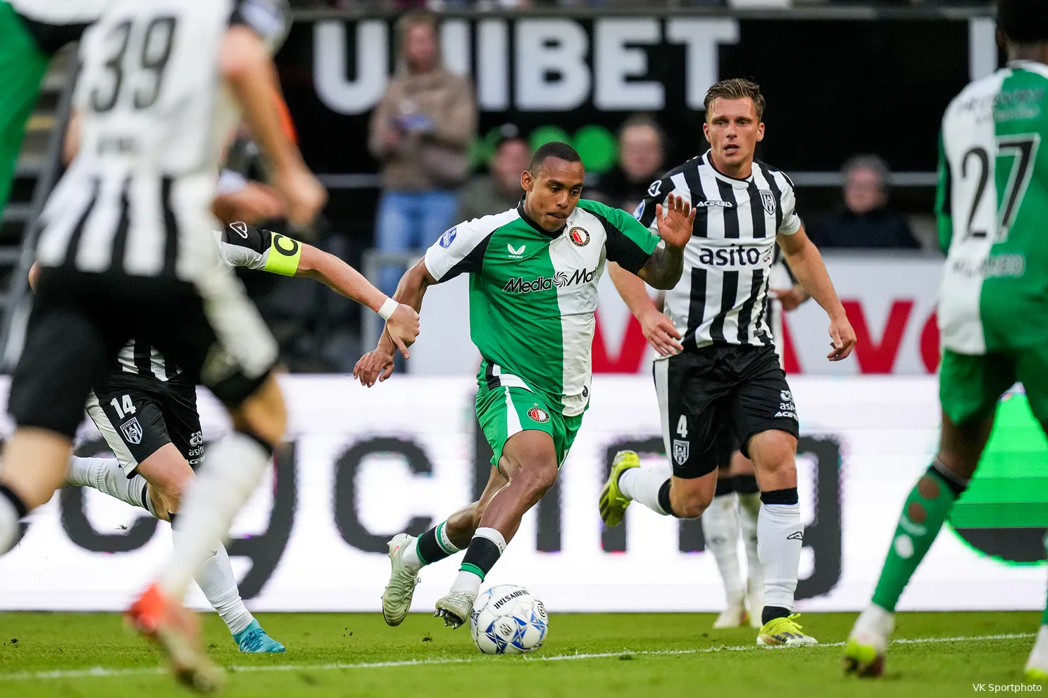 Feyenoord boekt ruime overwinning in aanloop naar kraker tegen PSV