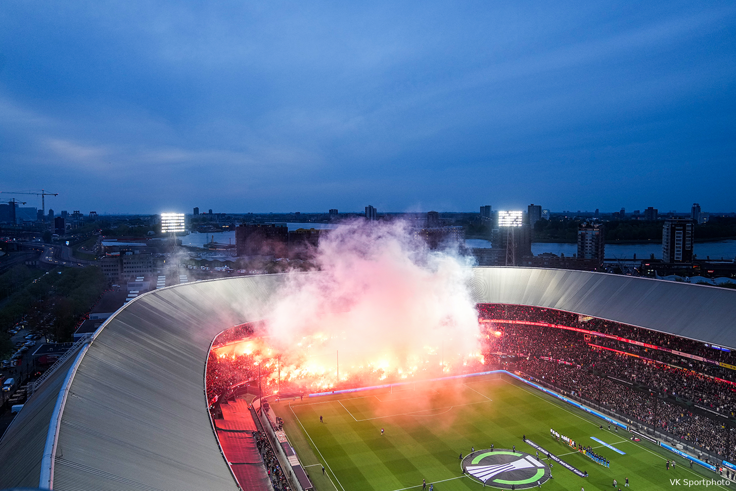Sfeeractie Feyenoord tegen Olympique Marseille maakt indruk