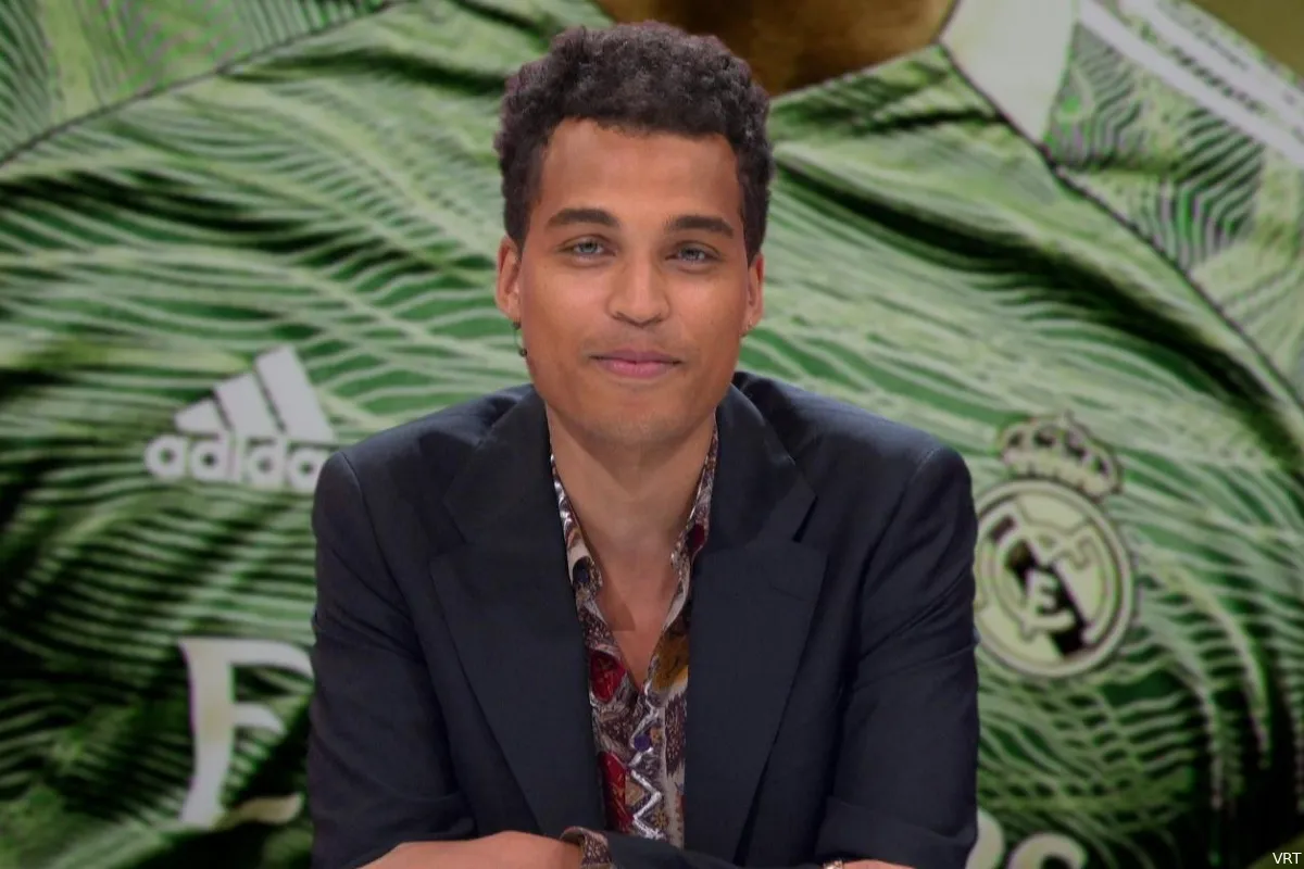 Na massale kritiek: Aster Nzeyimana onthult plots échte reden van zijn vertrek bij de VRT