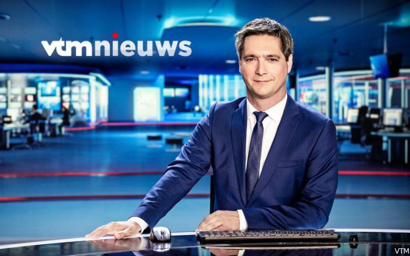 ‘VTM NIEUWS’-anker Stef Wauters met het schaamrood op de wangen tijdens live-uitzending: “Nog nooit”