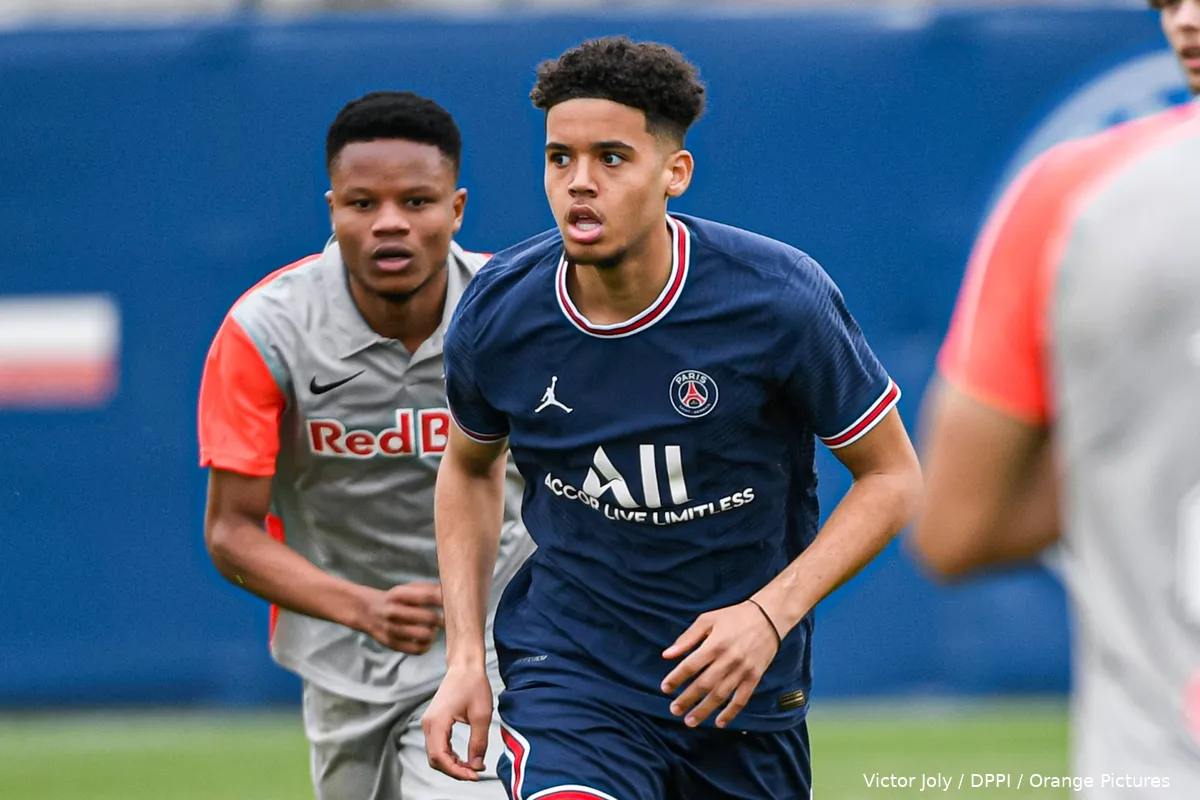 daouda-weidmann-close-up-psg-fc-red-bull-salzburg-uefa-youth-league-2021-2022