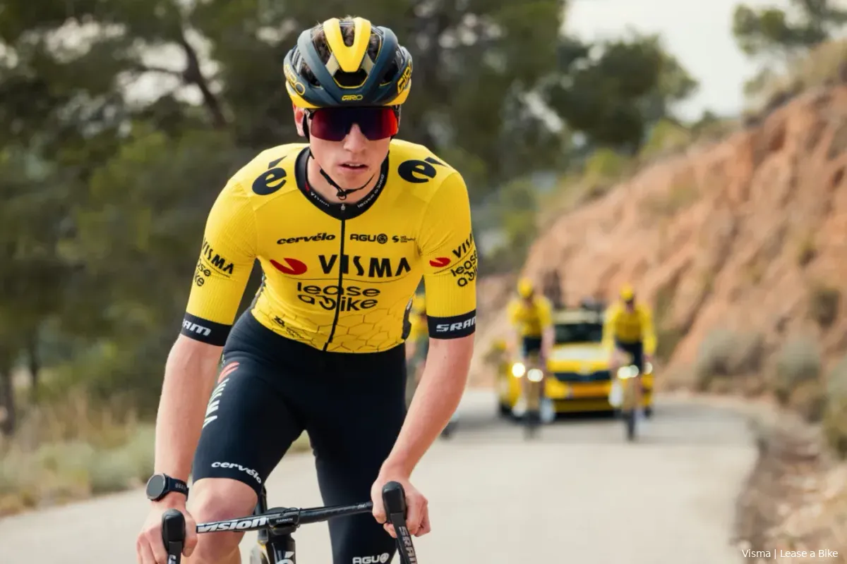 Visma | Lease a Bike hevelt Brits toptalent Brennan (18) vervroegd over naar WorldTour-ploeg