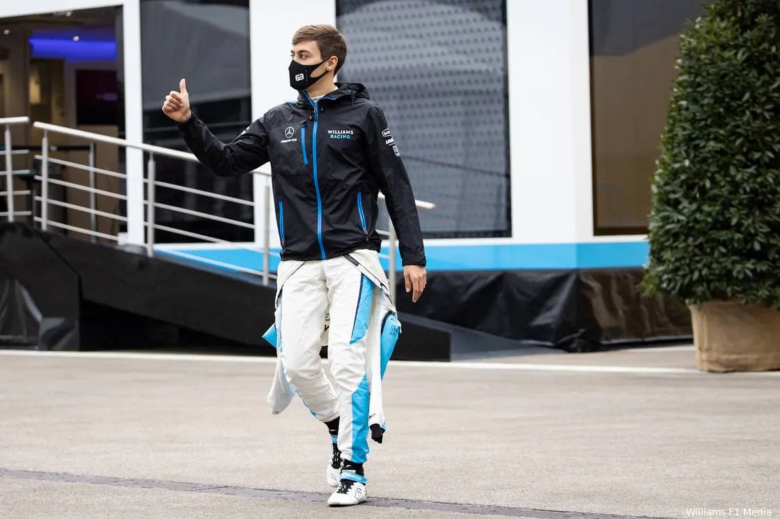 Russell baalt dat hij niet kan strijden met Verstappen: 'Dat is enorm frustrerend'